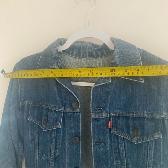 Levi’s Jean Jacket​ - Picture 5 of 7